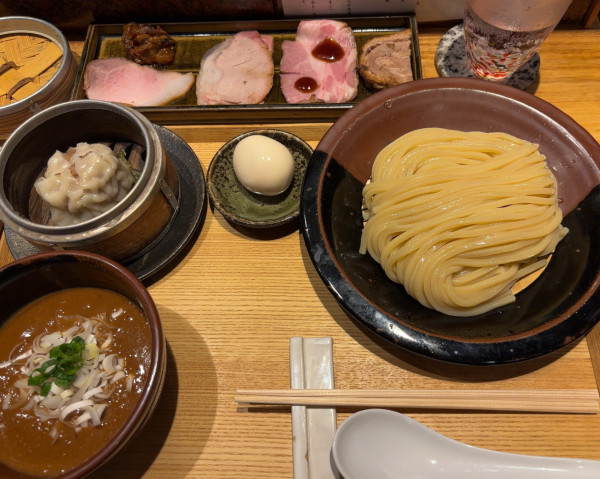 「つけ麺(中)+特選全部乗せ【焼売、味玉バージョン】」@中華蕎麦 とみ田の写真