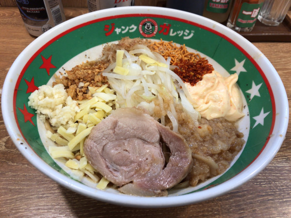 「まぜそば大(アブラ、エビマヨTR、あと全部)」@ジャンクガレッジ 北浦和店の写真