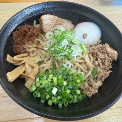 人気No1 醤油特製油そば（太麺）1050円 本日大盛り無料