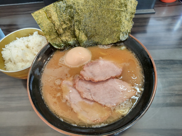 「味玉朝ラー+チャー、のり、朝ライス50円」@横浜家系らーめん 武術家の写真