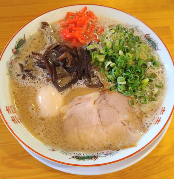 「豚骨らーめん+煮玉子､替え玉✖2」@てっちゃんの写真