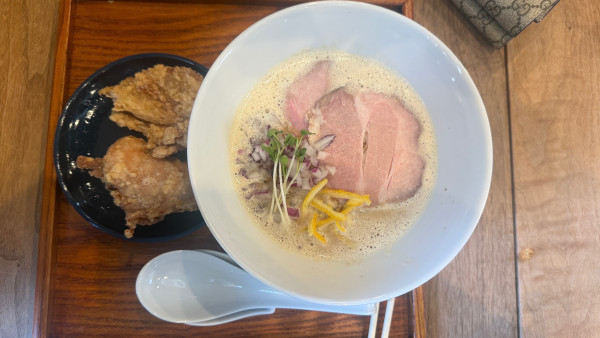 「鶏白湯@900」@ラーメンと鶏鉄板 チキンマンの写真