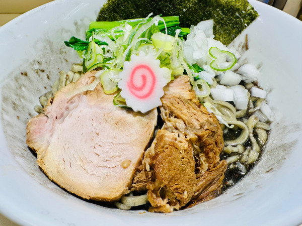 「煮干の黒い油そば【1300円】」@ニュー二丁目ラーメンの写真