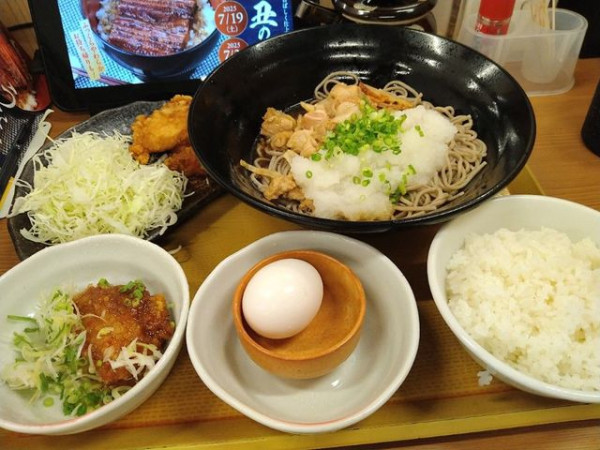 「コク旨豚肉のおろしぶっかけ蕎麦」@から揚げ専門 から好し 京都伏見店の写真