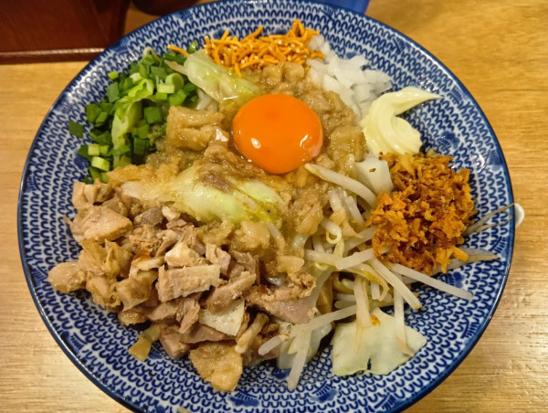 「まぜそば200g野菜少な目アブラマシ」@秀丸拉麺の写真