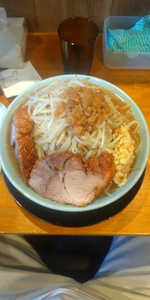 「麺300g+全マシ豚２枚」@俺の生きる道 錦糸町店の写真