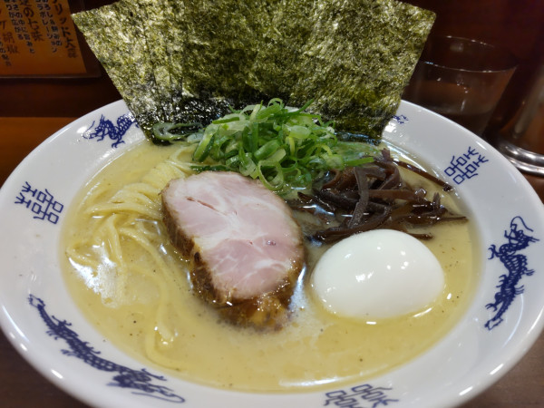 「ストロング醤油豚骨＋有明海苔＋味玉」@ラーメンニキ新橋の写真