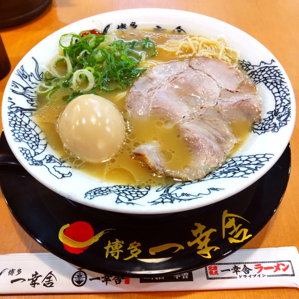 「豚骨醤油味玉ラーメン（￥1,100）」@博多 一幸舎 エキマルシェ大阪店の写真