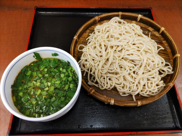 「酢辛ニラ汁もりそば」@そば処 信州屋 渋谷店の写真