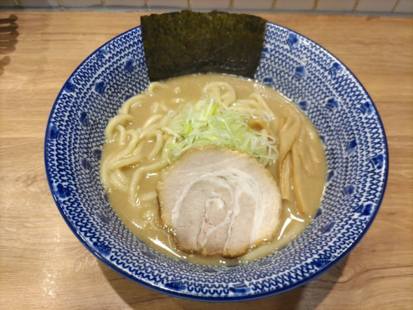 「豚骨魚介ラーメン」@豚骨一燈 レタントン店の写真