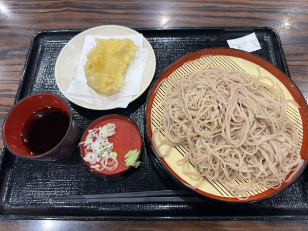 「もりそば（並盛・180g）550円＋鶏天150円→0円」@そば三昧 高崎店の写真