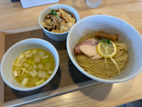 「昆布水つけ麺(塩)＋炙りチャーシューマヨ丼」@MENYA TOMOSHIBIの写真
