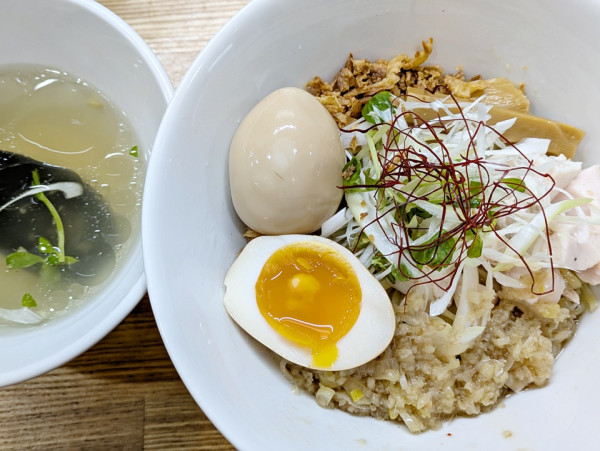 「自家製姜葱油の冷たい油そば＋味玉（半玉サービス）」@亀戸ジンジャーヌードルの写真