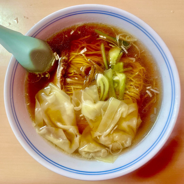 「キリンラガー ＋ ニラレバ炒め → ワンタンメン」@安楽の写真