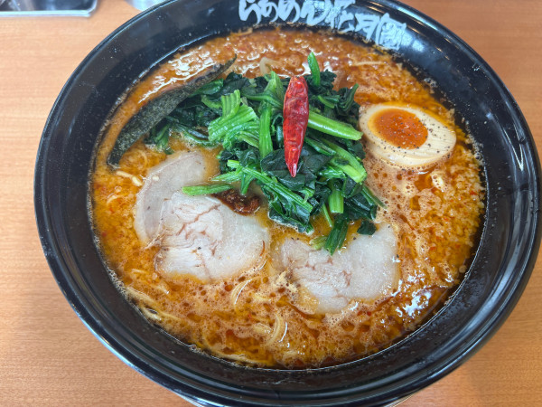 「大盛嵐げんこつバリ辛らぁめん　ほうれん草クーポン」@らあめん花月嵐 川口柳根町店の写真