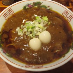 【限定】カレーラーメン（900円）