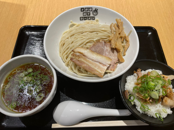 「地鶏とはまぐりの醤油つけ麺＋やわらか切り落とし焼豚丼」@#新宿地下ラーメンの写真