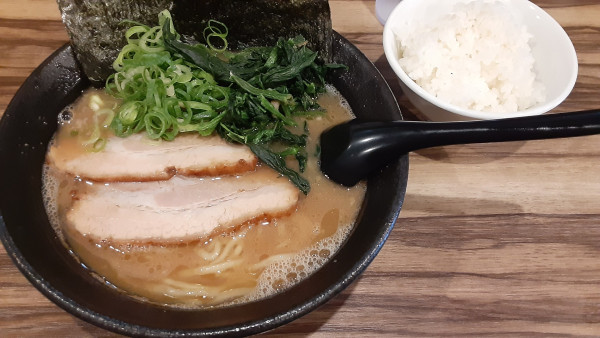 「ラーメン　無料半ライス」@横浜家系ラーメン まる金 石川家の写真