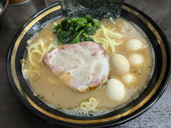 「ラーメン並 うずら」@横濱家系ラーメン 勝鬨家の写真