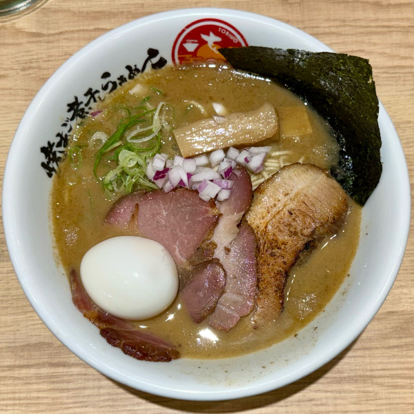 「特製焼きあご濃厚煮干しらぁめん ¥1,450」@焼きあご煮干しらぁめん とびうおの写真