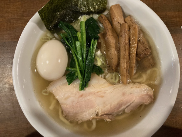 「手揉み中華そば塩+メンマ+味玉」@ラーメン 和なりの写真