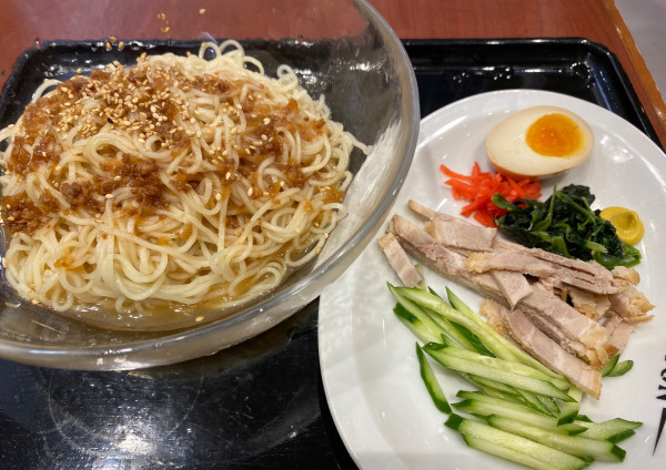 「【期間限定】冷やし中華　940円」@ちゃぶ屋 とんこつ らぁ麺 CHABUTON ヨドバシ横浜店の写真