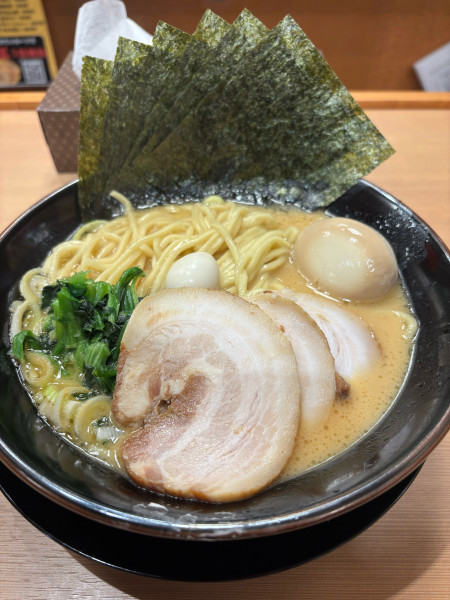 「たくみラーメン　大盛り」@横濱家系ラーメン たくみ家 下妻店の写真