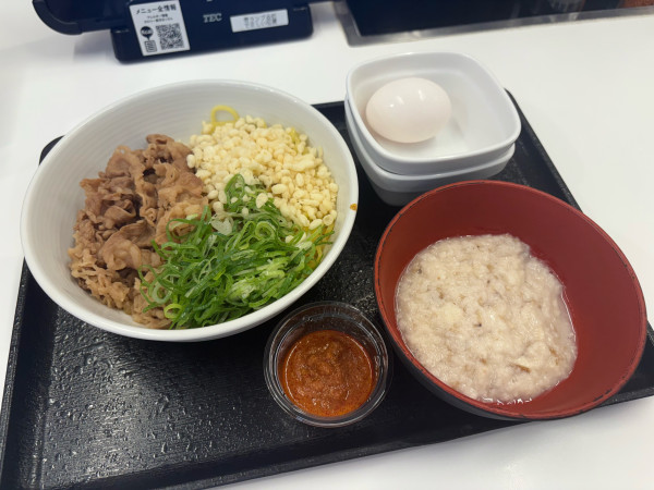 「牛玉スタミナまぜそば + とろろ」@吉野家 三鷹駅南口店の写真