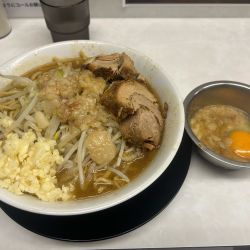 ラーメン半分+脂生卵