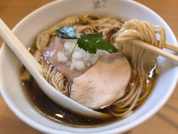 「鶏清湯醤油らぁ麺(890)」@麺匠 善し田の写真