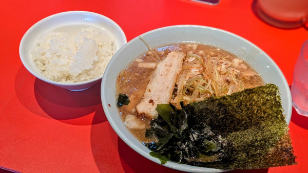 「ラーメン＋辛ネギ＋小ライス（800円＋100円＋150円）」@ラーメンショップ〇化 横浜店の写真