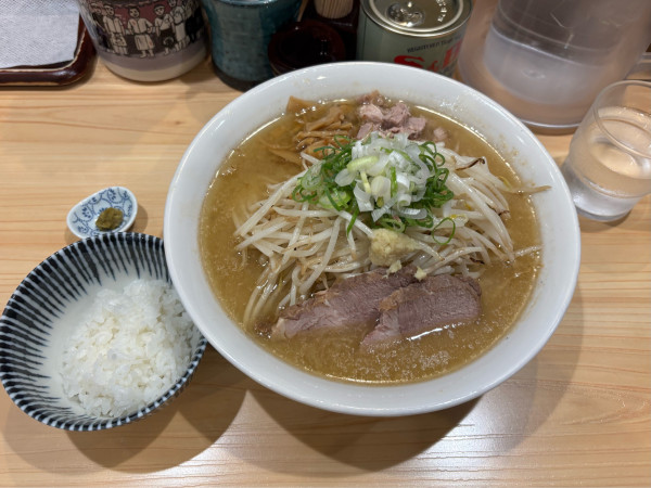 「味噌らーめん（1200）大盛（200）もやし（150）ちょこっと」@三ん寅の写真