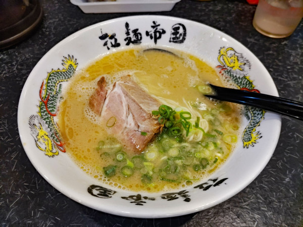 「とんこつラーメン 600円」@ドラゴンスープ 拉麺帝国の写真