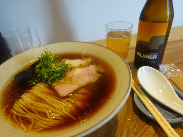 「中華そば　970円　　立飛ビール（ピルスナー）　660円」@Mugi と Buta ヌードルスの写真