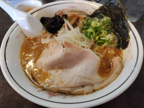 「ニンニクラーメン　（麺大盛：平日無料）」@ハルピンラーメン 松本並柳店の写真