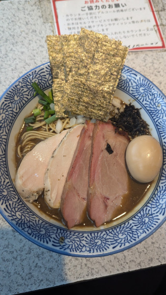 「特製濃厚煮干しラーメン」@破壊的イノベーションの写真