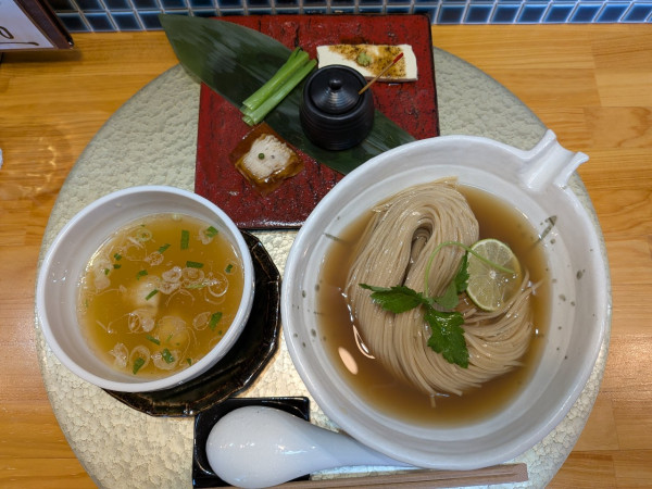 「鉄観音と大根出汁〆鱧塩つけ蕎麦」@中華蕎麦 鳴神食堂の写真