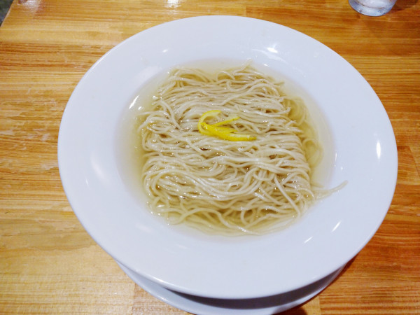 「追い込み鰹そば 鰹煮卵セット＋鶏天3枚」@麺と向かって鰹の写真