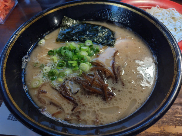 「本白味　：バリかた　＋替玉：コナおとし」@きまぐれ八兵衛 安曇野本店の写真