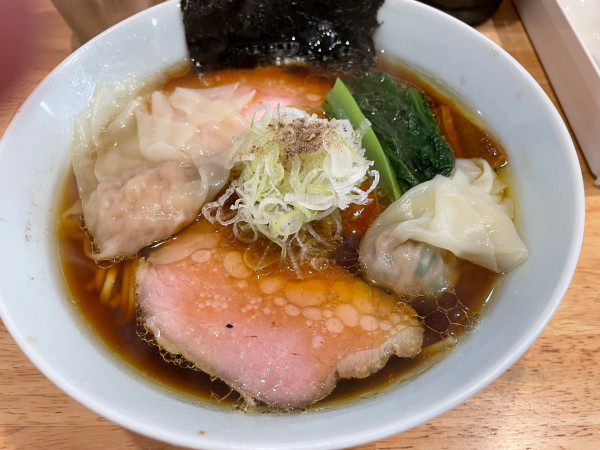 「ＭＩＸワンタン醤油」@地球の中華そばの写真