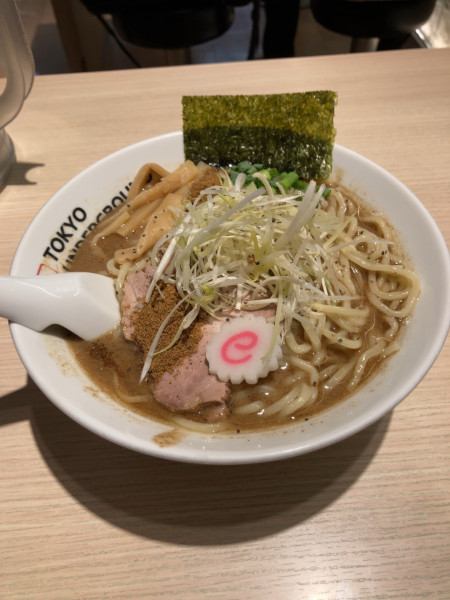 「濃厚魚介豚骨ラーメン（L）　1050円」@TOKYO UNDER GROUND RAMEN 頑者の写真