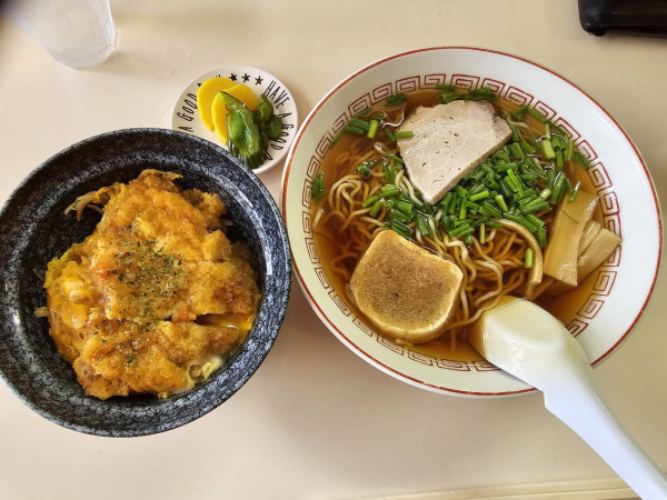 「かつ丼セットA（しょうゆラーメン）　900円」@神戸屋食堂の写真