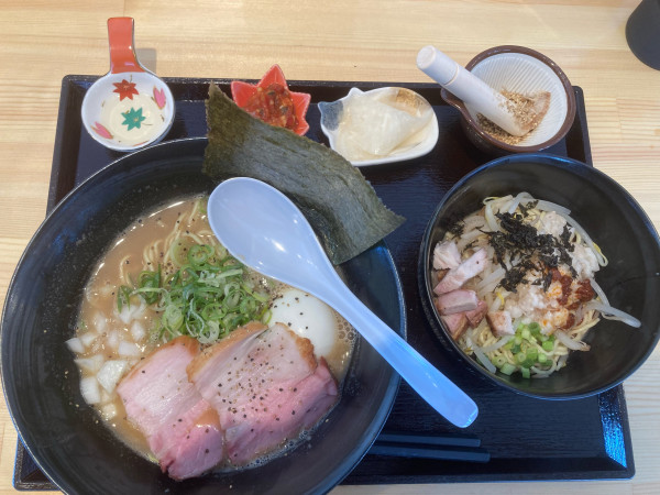 「濃厚醤油らーめん」@猫ニ叉タビの写真