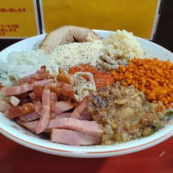 冷やしカルボナーラ＋豚マシ＋ニンニクマシマシ