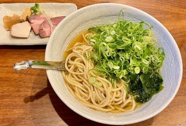 「九条ねぎたっぷり いりこそば +替玉(細麺)」@讃岐ラーメン 香麦 -komugi-の写真