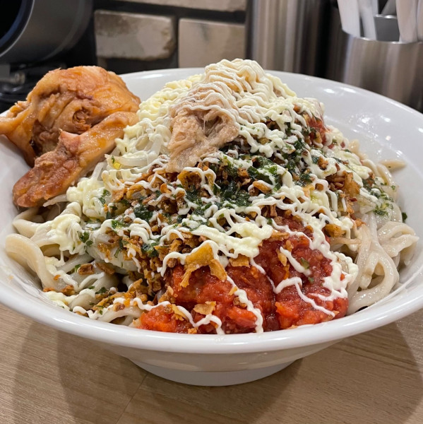 「冷やし汁なし 塩トマト 1,400円（400g•全マシ）」@麺屋 味方 蒲田店の写真