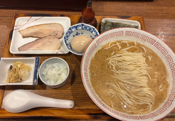 「鯖＋トリュフ煮卵」@炭火焼濃厚中華そば 奥倫道の写真