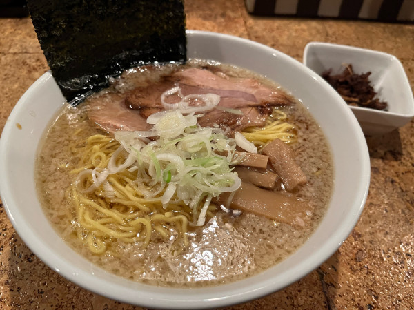 「中間醤油ラーメン+大盛」@きくちひろきの写真