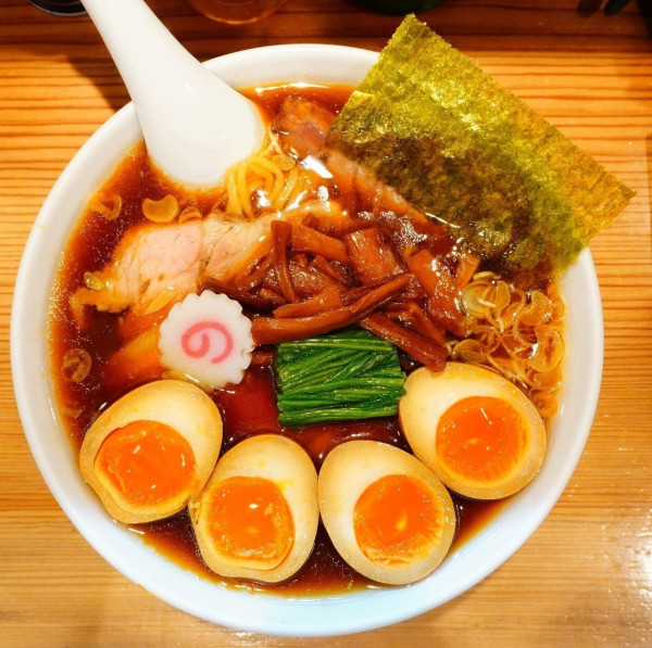 「しょうゆラーメン＋味玉W＋コエド毬花」@オランダ軒の写真