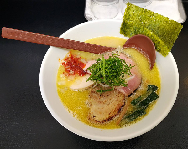 「塩鶏白湯らーめん」@麺や はまじの写真